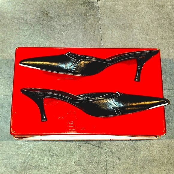 EUC COLE HAAN CITY BLACK LEATHER SLIP-ON MULES POINTED TOE 2½" KITTEN HEELS 6½B - Picture 9 of 14